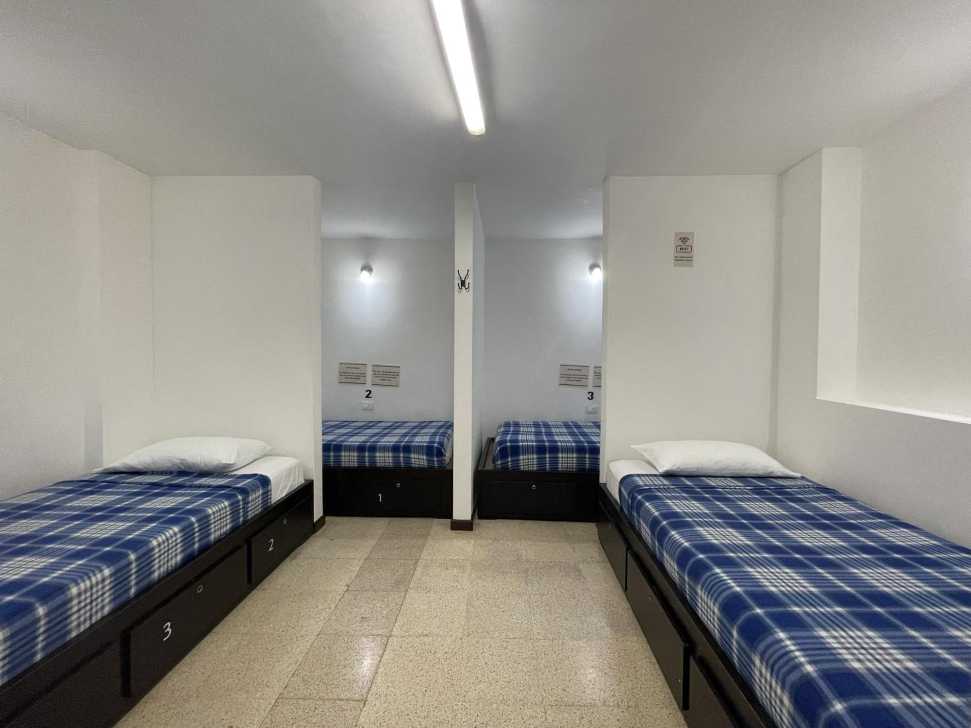 Hostal Lleras Calle 8 Medellín Exteriör bild