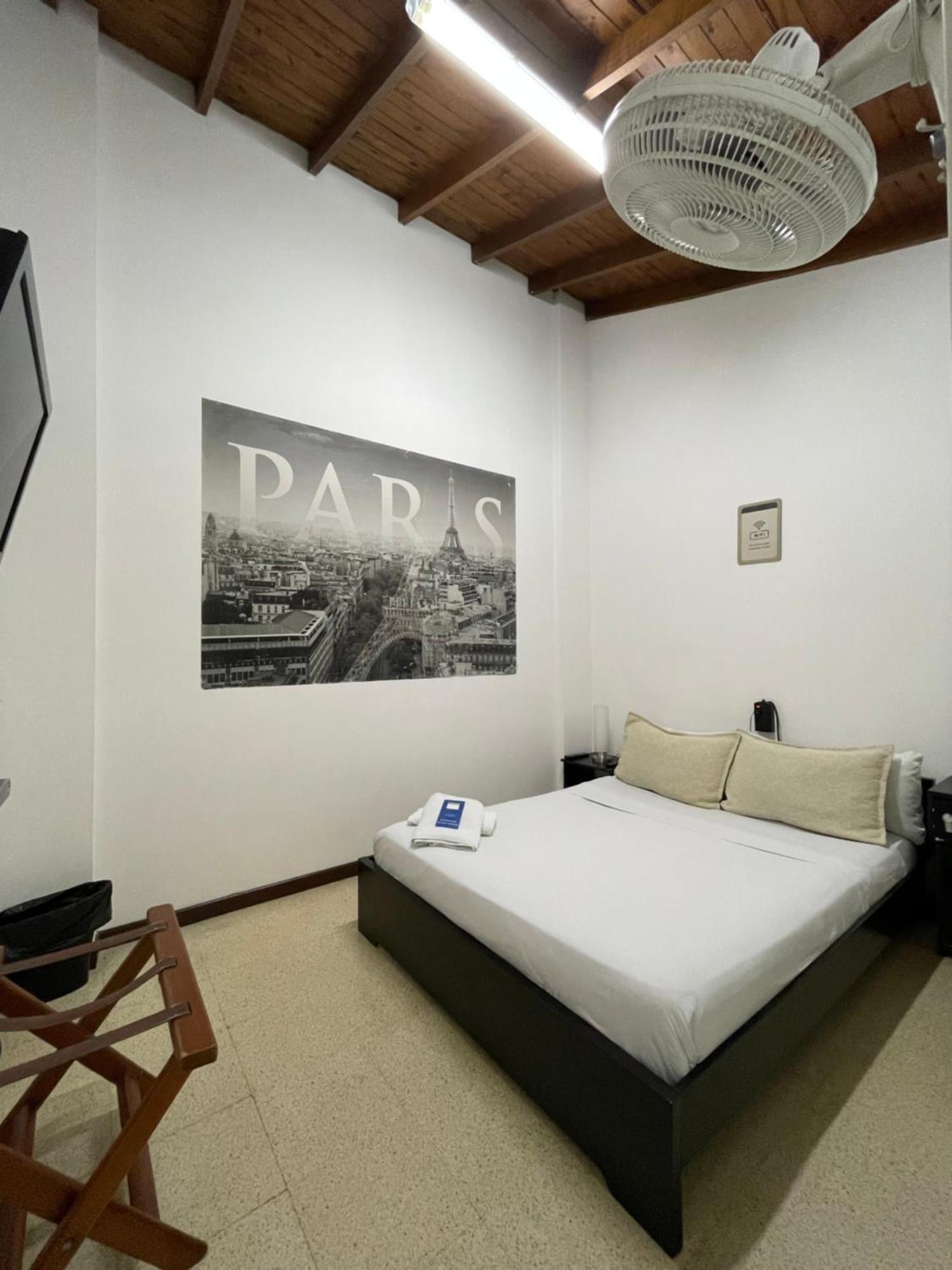 Hostal Lleras Calle 8 Medellín Exteriör bild