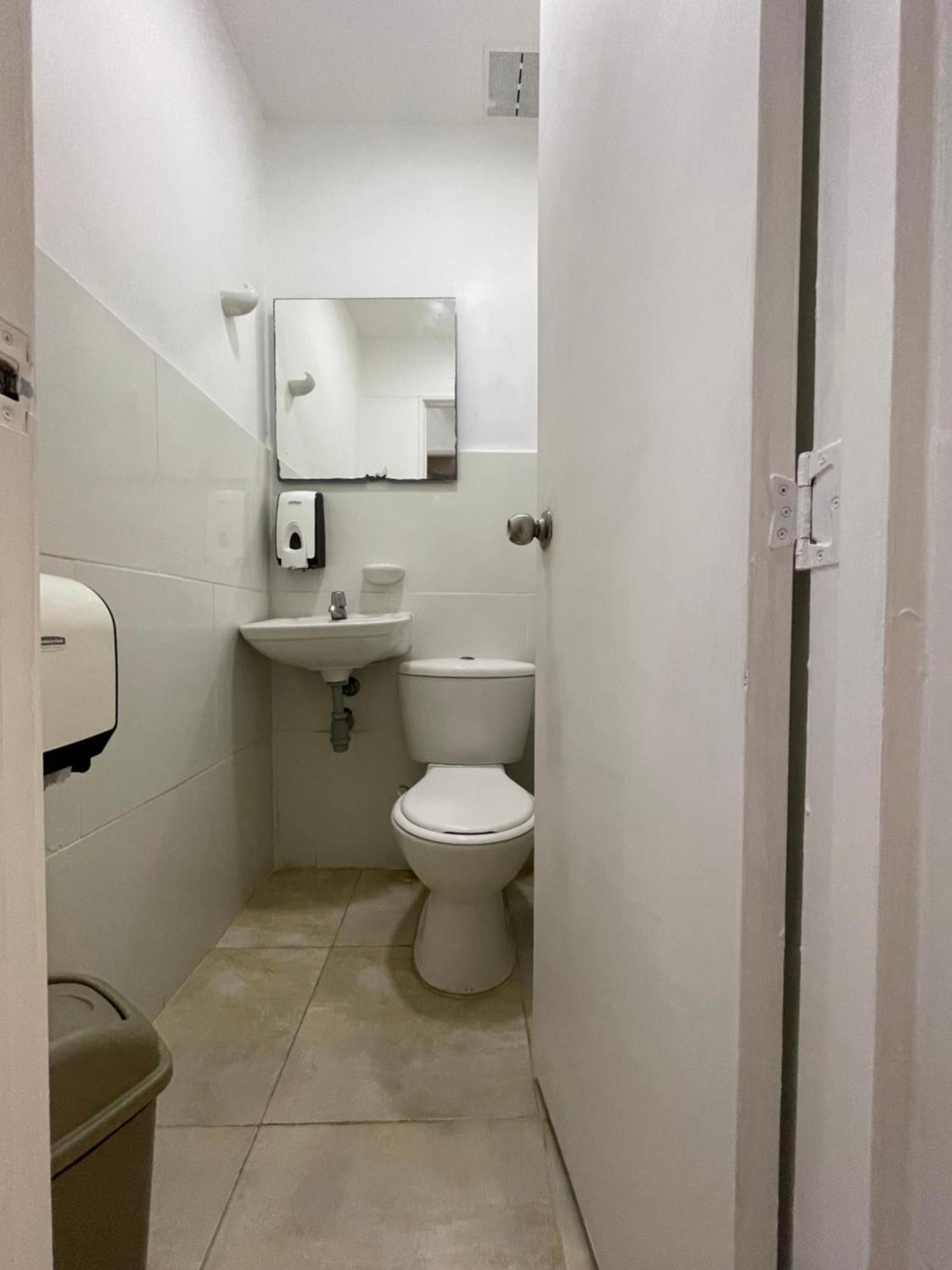 Hostal Lleras Calle 8 Medellín Exteriör bild