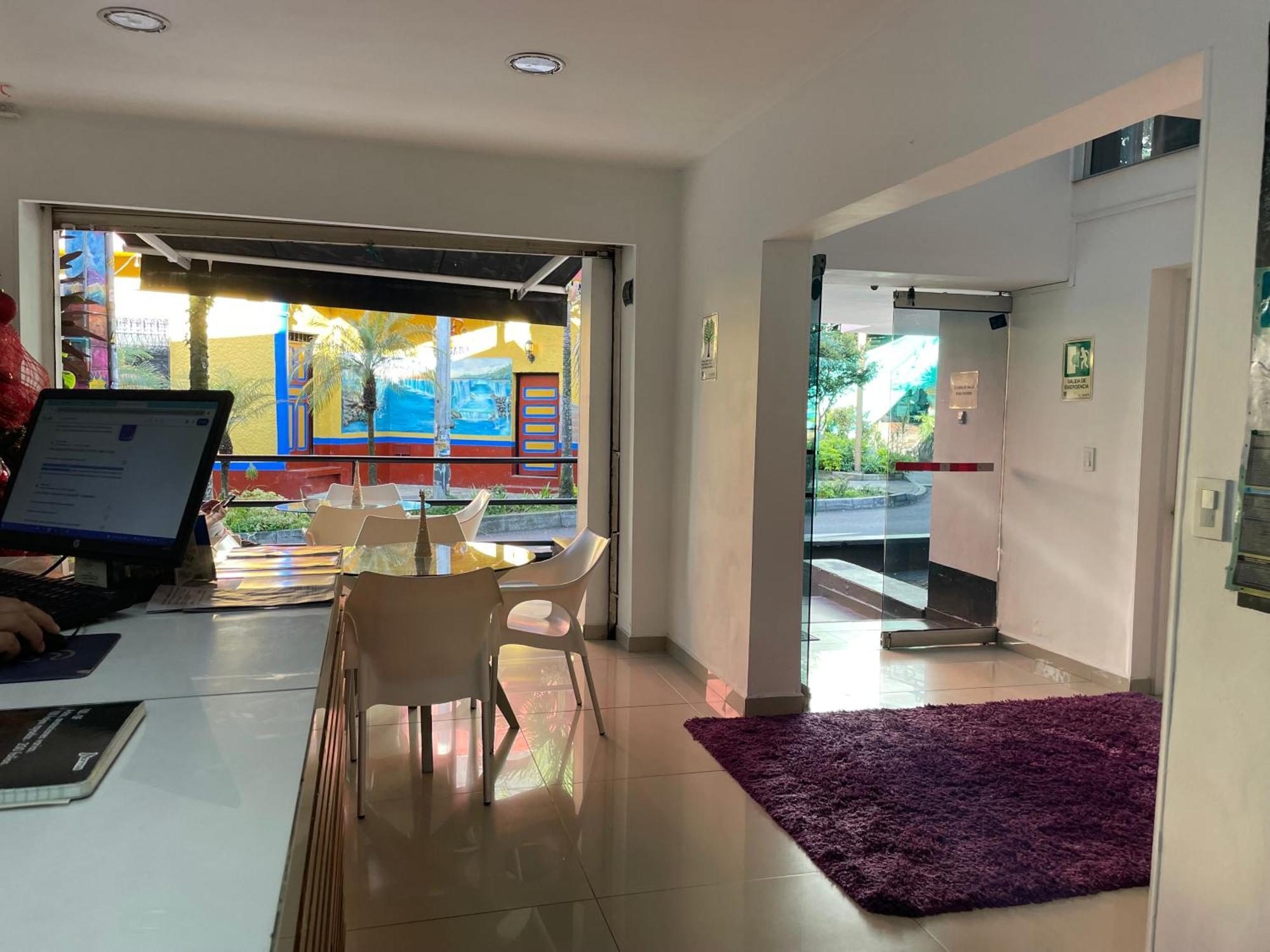 Hostal Lleras Calle 8 Medellín Exteriör bild